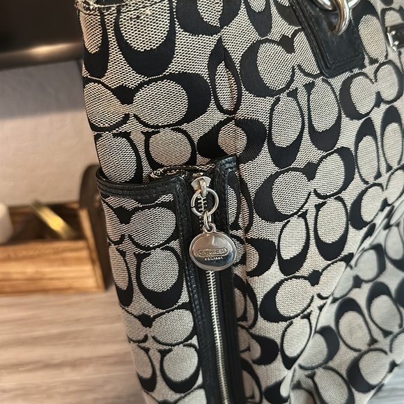 COACH Black/Gray Signature Canvas North South ZIP POCKET Gallery Tote - Picture 9 of 9